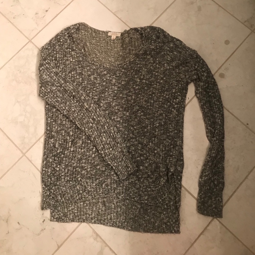 Sun & Shadow light grey marled sweater size M